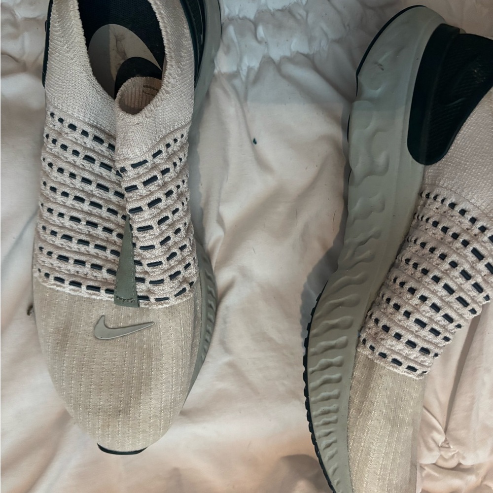 Nike women’s Phantom slip on shoes - Picture 2 of 6